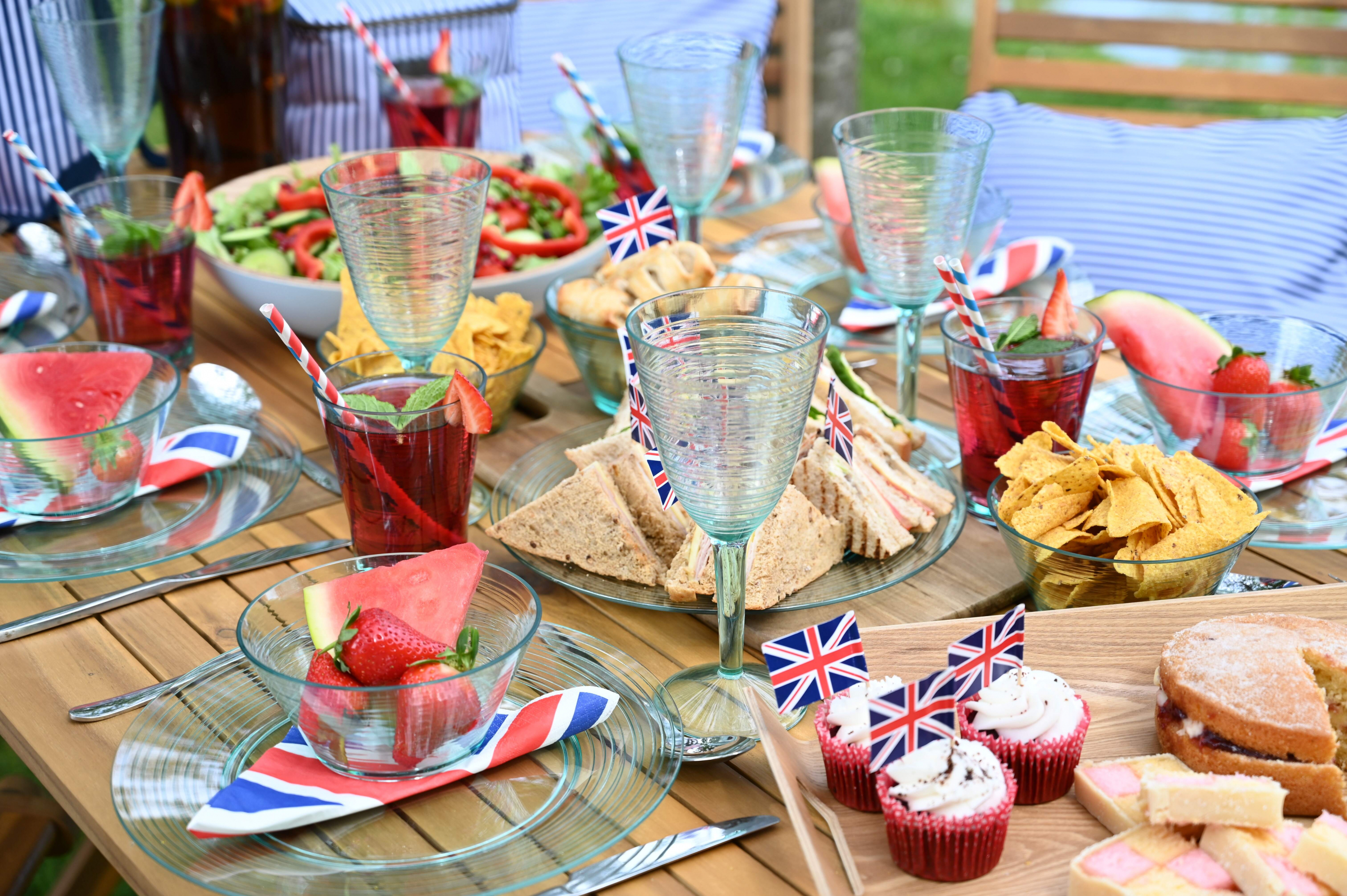 Queens Jubilee Outdoor living luxury picnic set