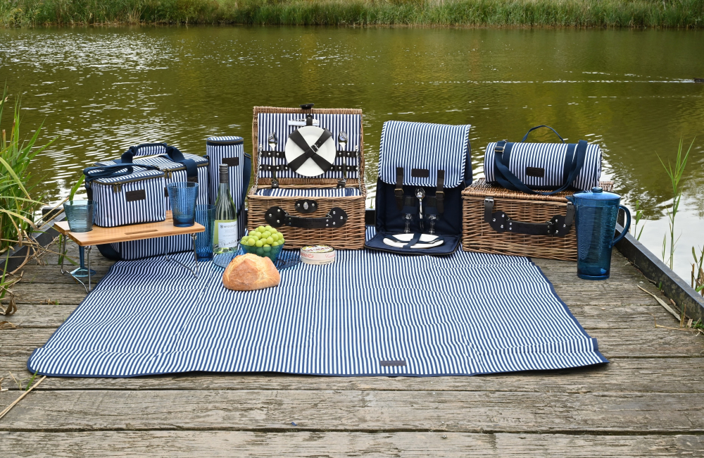 2 Person Luxury Insulated Filled Picnic Basket with Spork